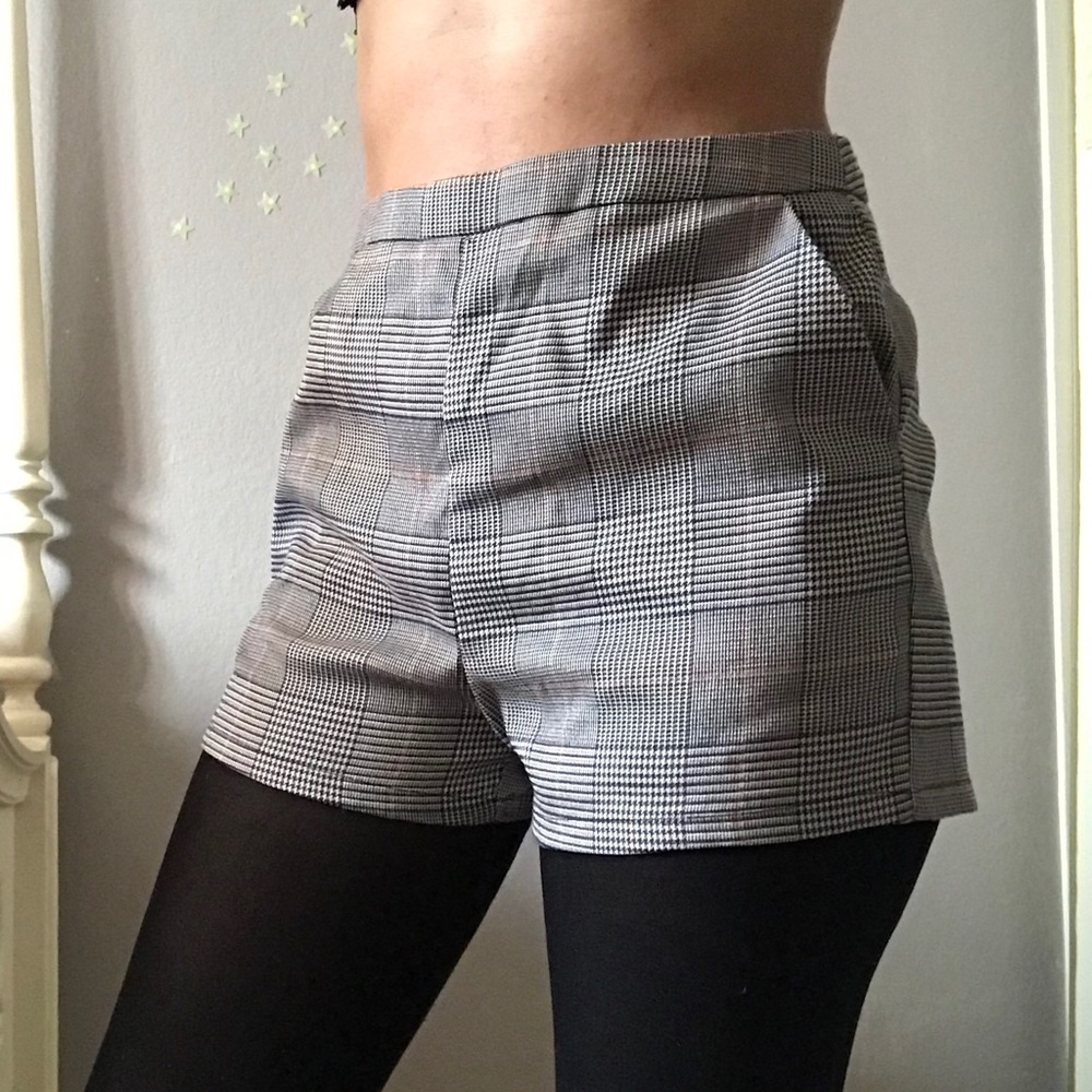 Houndstooth plaid pattern shorts